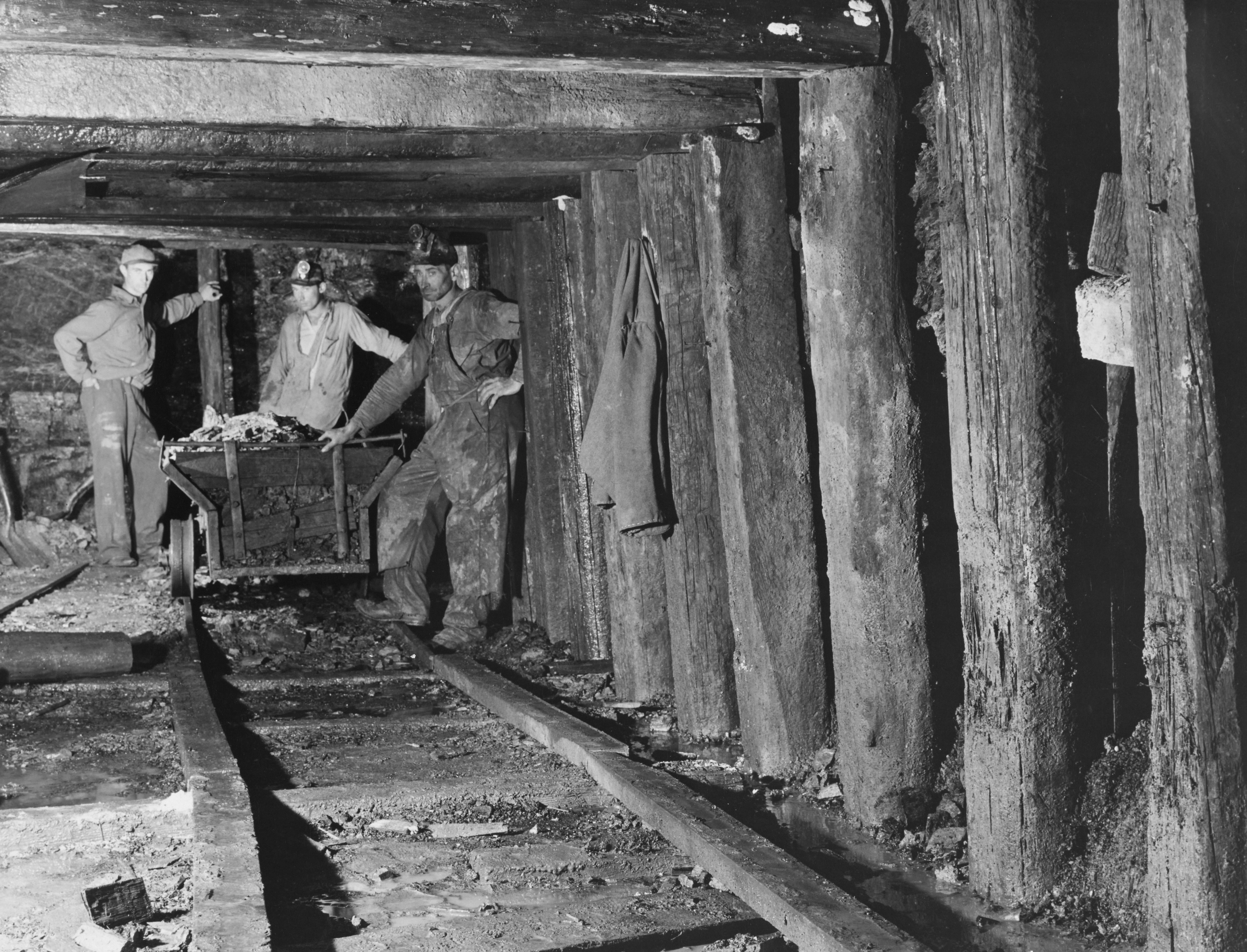 The Race to Build the First Practical Steam Engine